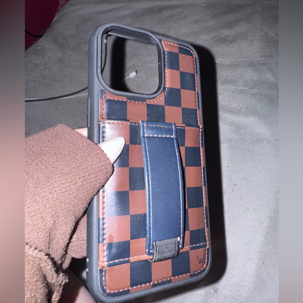Wallis Checkered case